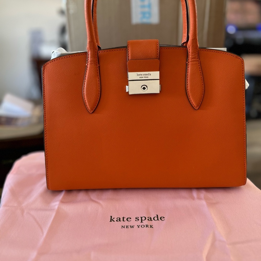 Kate Spade Voyage Crossbody
Satchel & Dust Bag NWOT​ - Picture 10 of 10